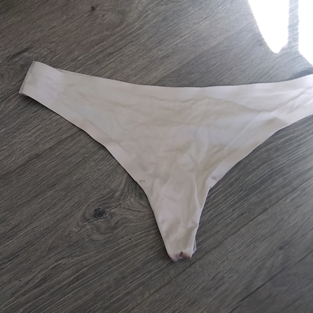 GREAT CONDITION VICTORIA'S SECRET Cream thong